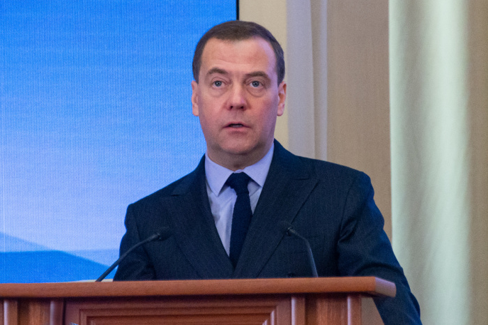 Председатель Правительства РФ поддержал запрет клеток в судах