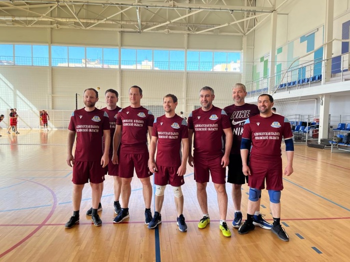В духе соперничества и дружбы прошёл волейбольный турнир в Пскове